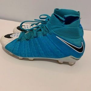 FREE W/Purchase Nike hyper venom soccer kleets